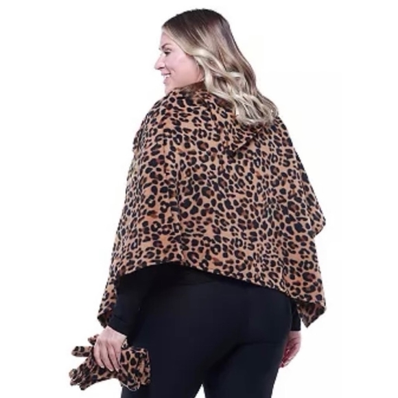 Le Moda Anima print black and brown button detail OS poncho NWOT - Picture 2 of 9